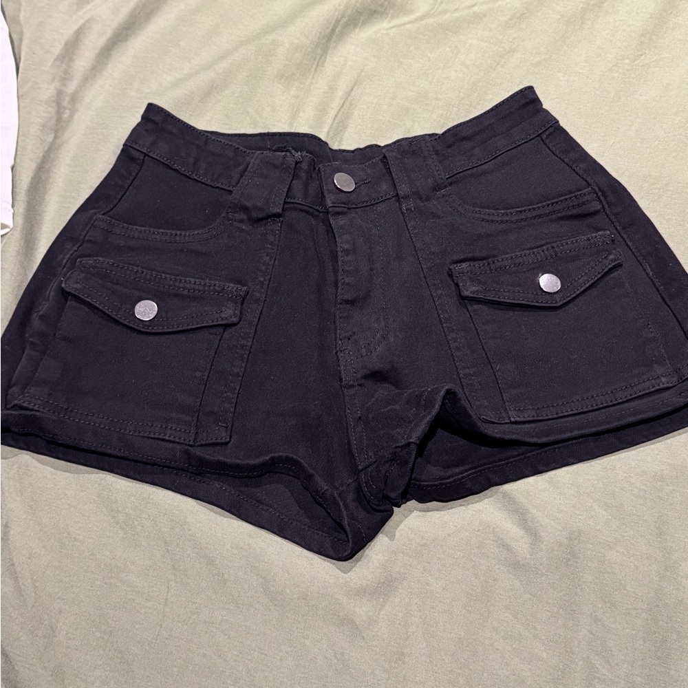 Stylish Black and White Women's Shorts - Picture 2 of 9